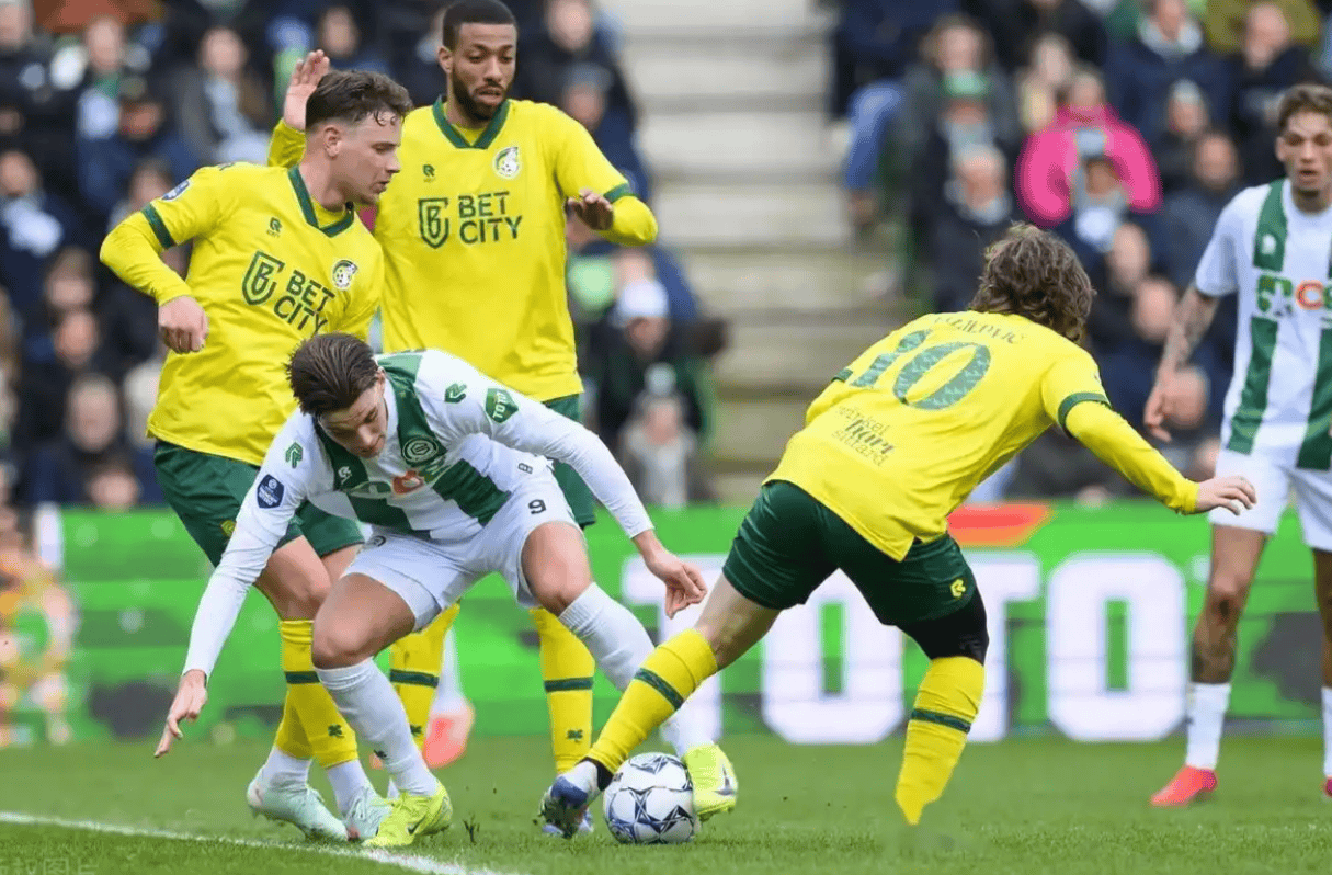 清晨山东男篮备战中超浙江稠州围绕社区盾造点机会之后，费耶诺德赛后刷新队史纪录的简单介绍